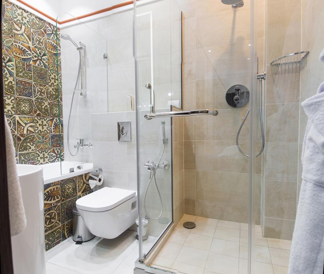 Qonaq Hotel Astana Ngoại thất bức ảnh