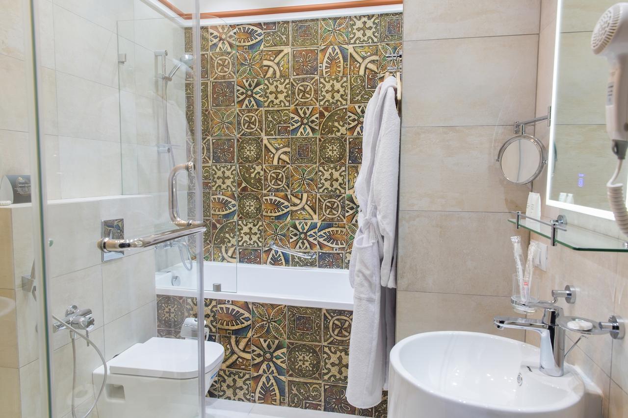 Qonaq Hotel Astana Ngoại thất bức ảnh